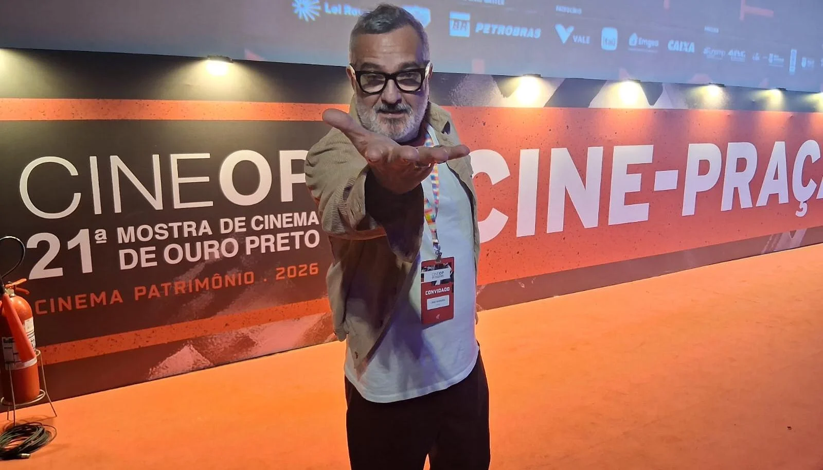 Lírio Ferreira transcende as memórias e sons em “Vivo 76”