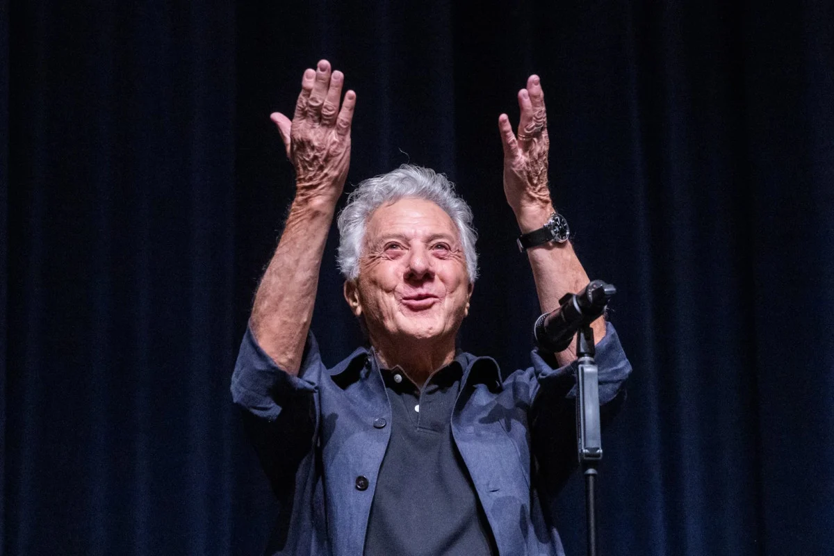 Dustin Hoffman revisita “The Graduate” em Karlovy Vary após receber Globo de Cristal