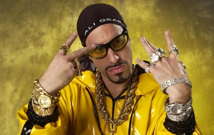 Trailer: Sacha Baron Cohen recupera Ali G em novo filme