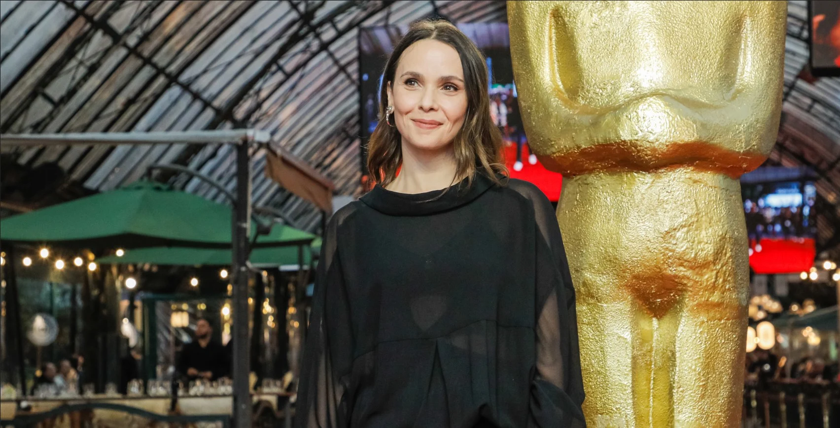 Débora Falabella, a face da resiliência contra o sexismo