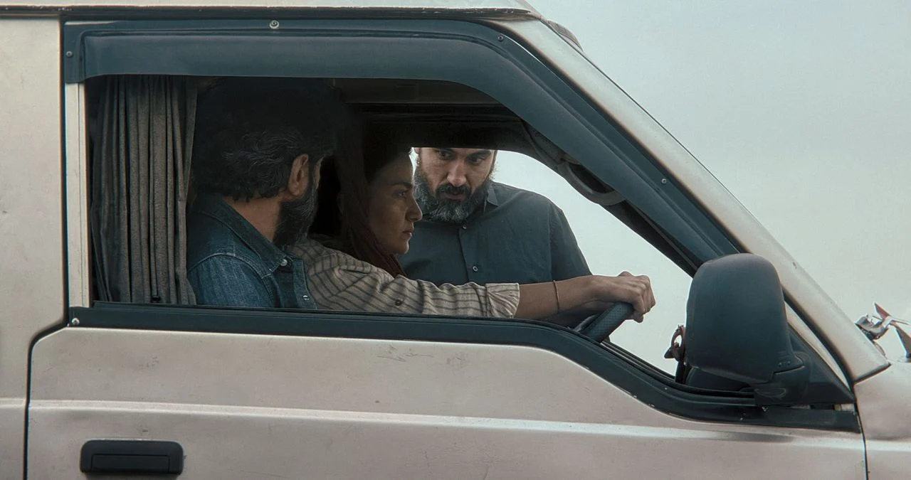Head to Head: Ghasideh Golmakani e quando os homens vestem as regras das mulheres