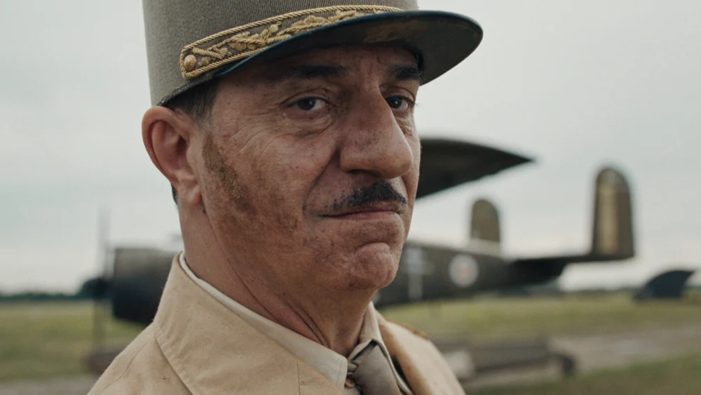 Simon Abkarian sobre De Gaulle: “Foi ele quem devolveu a majestade à França”
